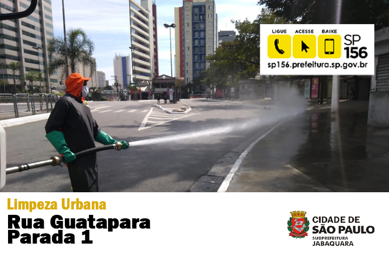  Imagem com funcionários da Prefeitura da Cidade de São Paulo utilizando o uniforme na cor laranja fazendo a higienização da via prevenido todos do COVID-19.